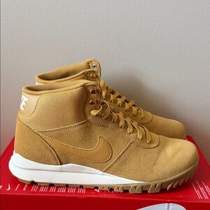 Nike Hoodland Suede Boot Haystack Brown 654888-727 Men’s Size 13